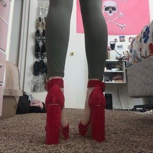 red steve madden high heels size 7.5